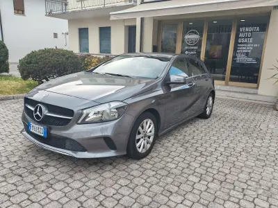 Usado Mercedes A180 Executive 109 CV (80 kW) 2018 Gris Berlina