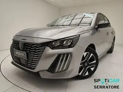 Usata Peugeot 208 Allure 101 CV (74 kW) 2025 Grigio Utilitaria