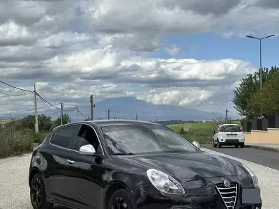 Usata Alfa Romeo Giulietta Distinctive 140 CV (102 kW) 2012 Nero Utilitaria