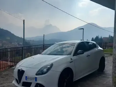 Usata Alfa Romeo Giulietta Quadrifoglio Verde 240 CV (176 kW) 2014 Bianco Utilitaria