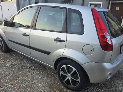Usata Ford Fiesta Ambiente 75 CV (55 kW) 2007 Utilitaria
