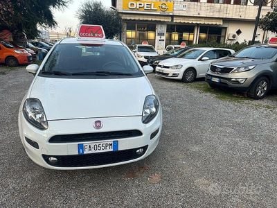 Usata Fiat Punto Lounge 69 CV (50 kW) 2015 Bianco Utilitaria