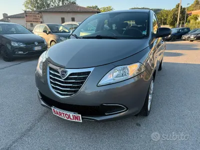 Usata Lancia Ypsilon Gold 69 CV (50 kW) 2015 Grigio Utilitaria