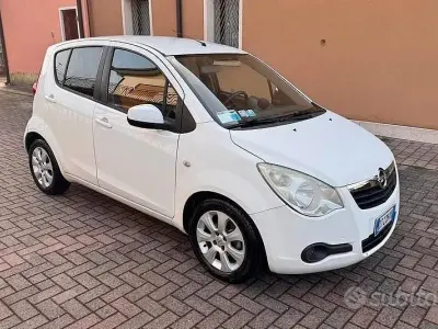 Usata Opel Agila 65 CV (47 kW) 2009 Bianco Utilitaria