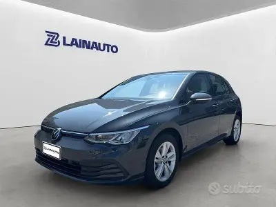 Usata VW Golf VIII Life 116 CV (85 kW) 2022 Grigio Berlina