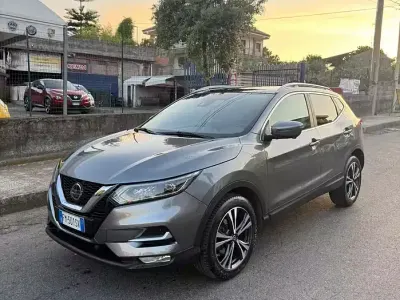 Usata Nissan Qashqai Tekna 110 CV (80 kW) 2017 Grigio SUV