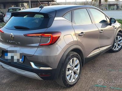 Usata Renault Captur 95 CV (69 kW) 2020 Grigio SUV
