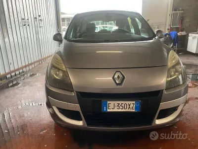 Usata Renault Scénic Dynamique 110 CV (80 kW) 2011 Grigio Monovolume