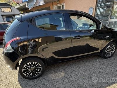 Begagnad Lancia Ypsilon 69 HK (50 kW) 2015 Blå Halvkombi