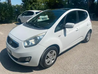 Usata Kia Venga 90 CV (66 kW) 2011 Bianco Utilitaria