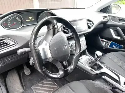 Usata Peugeot 308 120 CV (88 kW) 2015 Nero Station wagon