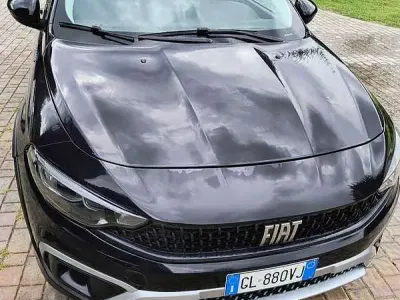Usata Fiat Tipo Cross 101 CV (74 kW) 2022 Nero Berlina