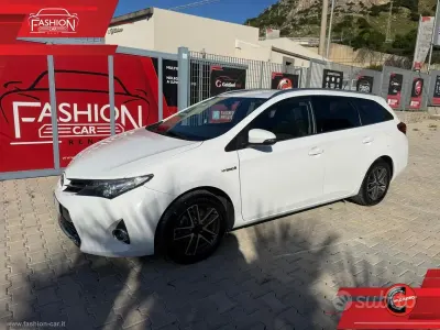 Gebraucht Toyota Auris Hybrid Lounge 99 PS (72 kW) 2015 Weiß Kombi