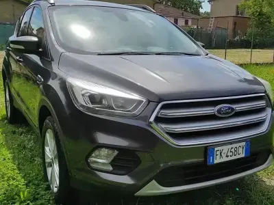 Usata Ford Kuga Titanium 120 CV (88 kW) 2017 Grigio SUV