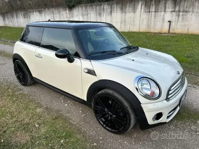 Usata Mini Cooper D 109 CV (80 kW) 2008 Bianco Utilitaria