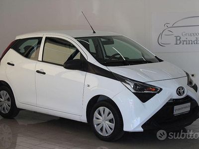 Usata Toyota Aygo Business Edition 72 CV (52 kW) 2021 Bianco Utilitaria