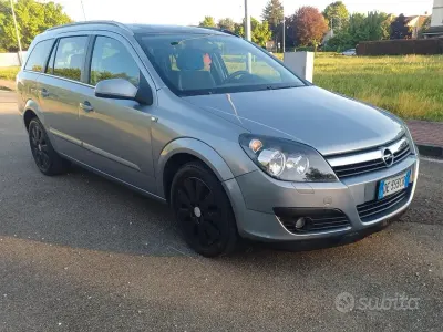 Usata Opel Astra Cosmo 101 CV (74 kW) 2006 Grigio Station wagon