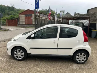 Usata Peugeot 107 54 CV (39 kW) 2009 Bianco Utilitaria