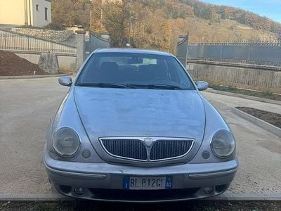 Begagnad Lancia Lybra 110 HK (80 kW) 2000 Grå Sedan