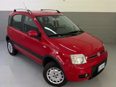 Usata Fiat Panda 4x4 Climbing 69 CV (50 kW) 2011 Rosso Utilitaria