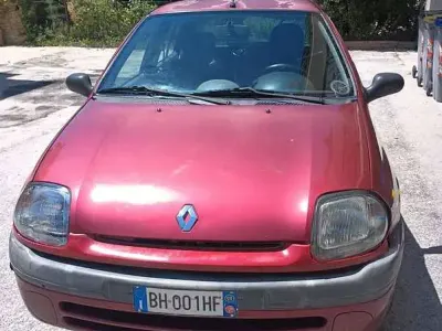Usata Renault Clio II 58 CV (42 kW) 1999 Rosso Berlina