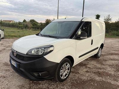 Usata Fiat Doblò Lounge 95 CV (69 kW) 2021 Bianco Monovolume