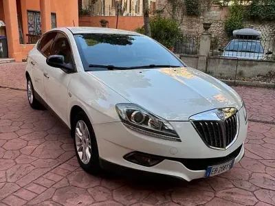 Usata Lancia Delta 120 CV (88 kW) 2010 Bianco Utilitaria