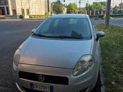 Usata Fiat Grande Punto 77 CV (56 kW) 2013 Grigio Utilitaria