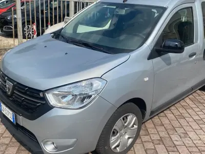 Usata Dacia Dokker Comfort 95 CV (69 kW) 2020 Grigio Monovolume