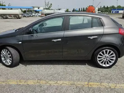 Käytetty Fiat 1600 120 HP (88 kW) 2010 Harmaa Sedan