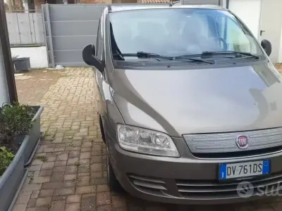 Usata Fiat Multipla 120 CV (88 kW) 2009 Marrone Monovolume