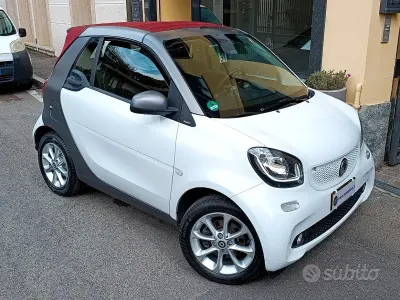 Begagnad Smart ForTwo Cabrio Passion 90 HK (66 kW) 2017 Vit Cab