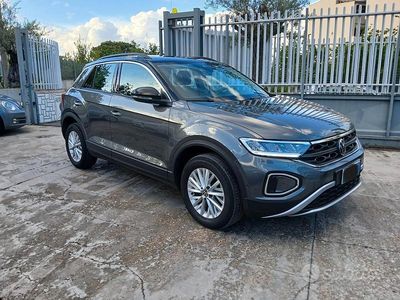 Usata VW T-Roc Life 116 CV (85 kW) 2023 Grigio SUV