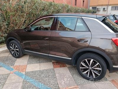 Usata VW T-Roc Style 116 CV (85 kW) 2019 Marrone SUV