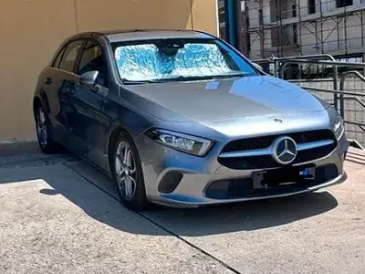 Usata Mercedes A180 116 CV (85 kW) 2019 Grigio Berlina