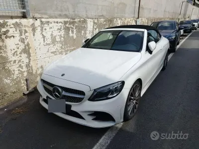 Usata Mercedes C220 AMG 194 CV (142 kW) 2019 Bianco Cabrio