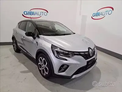 Usata Renault Captur 94 CV (69 kW) 2023 Grigio SUV