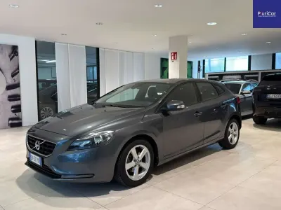 Usata Volvo V40 Momentum 114 CV (83 kW) 2014 Grigio Berlina