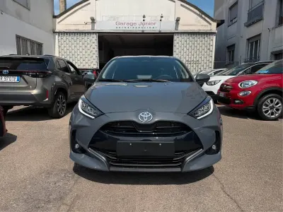 Nuova Toyota Yaris Hybrid 92 CV (67 kW) 2026 Grigio Berlina