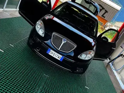 Usata Lancia Ypsilon 75 CV (55 kW) 2011 Nero Utilitaria