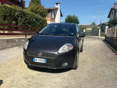 Usata Fiat Grande Punto Active 77 CV (56 kW) 2009 Nero Utilitaria