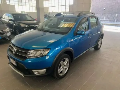 Usata Dacia Sandero Prestige 90 CV (66 kW) 2016 Blu/azzurro Berlina