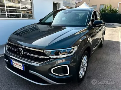 Usata VW T-Roc Style 116 CV (85 kW) 2025 Grigio SUV