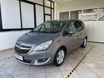 Usata Opel Meriva 120 CV (88 kW) 2014 Grigio Monovolume