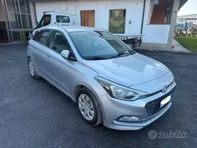 Gebraucht Hyundai i20 Classic 75 PS (55 kW) 2015 Grau Limousine
