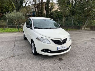 Usata Lancia Ypsilon Gold 95 CV (69 kW) 2018 Bianco Utilitaria
