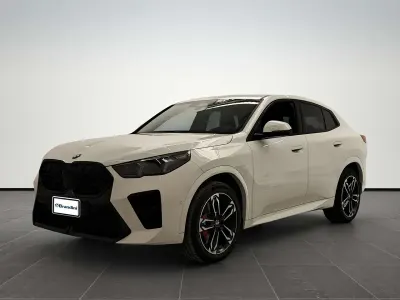 Nuova BMW X2 150 CV (110 kW) 2026 Alpin white pastello SUV