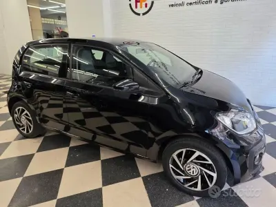 Usata VW up! Move 60 CV (44 kW) 2019 Nero Utilitaria
