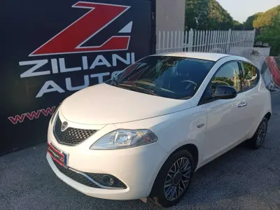 Usata Lancia Ypsilon 69 CV (50 kW) 2016 Bianco Utilitaria