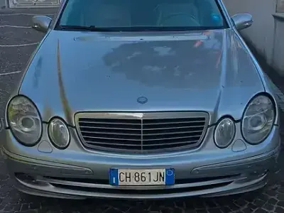 Usata Mercedes E270 177 CV (130 kW) 2003 Grigio Berlina